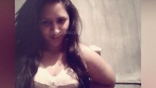 Barisal girl farzana showing boobs to her bf