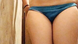 Indian girl sealed choot take bath alone create video for bf