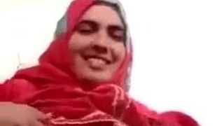 Muslim Aunty show to her BF