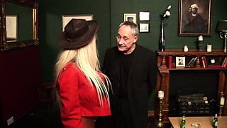 Sex Party beim Billiard spielen mit den Sluts