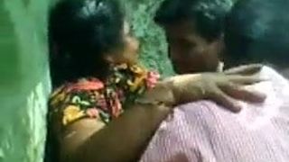 Budhi ko pakad ke kone me toka