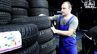 Candid pneu-servis double foot worship with sexy customer