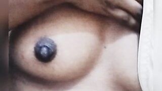 Hiding in her house, she showed her boobs to her boyfriend in a video call