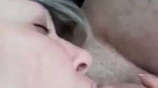 Ii era dor de pula lui, o tine numai in gura