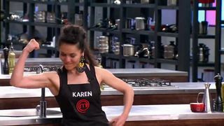 Masterchef Chile contestant flexing biceps