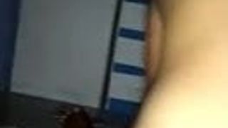 Sentado de costa pro papai