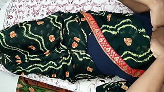 Beautiful XXX Indian Green Saree Aunty does fingering, Boob press & receives Cumshot from Devar