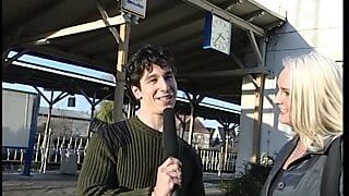 Blonde im Hotelzimmer