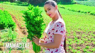 CARNE DEL MERCADO – Petite Latina Shakes Her Ass For Cock