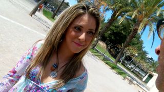 Geile Stueck am Strand zu ficken ueberredet