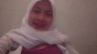 hijabi girl at school