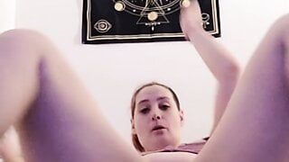 miztress nyk plays in bed