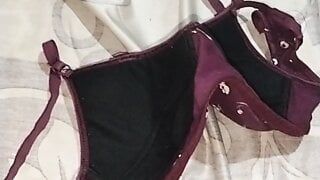 Mote chucho pe thook laga laga ke chusa