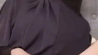 Muslim girl finguring herself hard