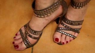 tx-milf play with feet