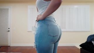 Bri Martinez – The PERFECT Jeans For Curvy Girls