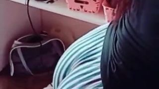 Culo en pantalon raya