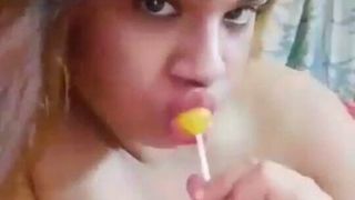 Desi hot girl showing her boob’s