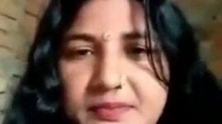 Horny boudi fingers herself – hot