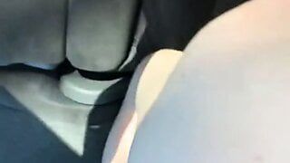 Je fais jouir un marocaine dans mon 4×4