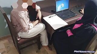 Lady lawyer ne rishwat me Lund maang lia