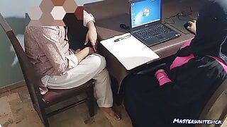 Lady lawyer ne rishwat me Lund maang lia