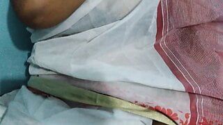 neighbor aunty was showing big boobs by raising her saree – desi sex