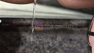 Peeing in show motion (slow motion)