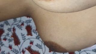 Soti hui badi Behan ke boobs me hath lagaya. Indian girl beautiful boobs