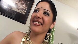 Suesse Bauchtaenzerin durchgefickt!