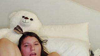 Anal virgin using plug dildo till she cums!