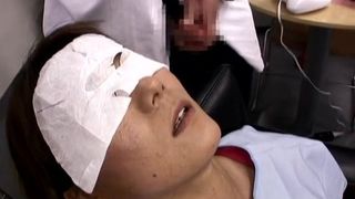 Asian lady gets fooled in beauty saloon 2