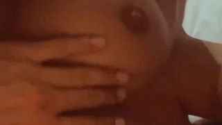 Bbycrys69 suge degetul