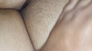 Desi hot bhabhi ko nangi karke choot dekh pani nikala. Indian beautiful shaved pussy.