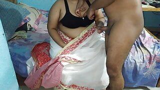 Desi Hot Bhabhi pati ko dhokha dete hai aur purane Boyfriend ke sath chudai karta hai – Tamil Sex