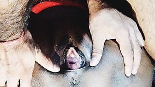 Desi mosi ki choot ma mall gira diya