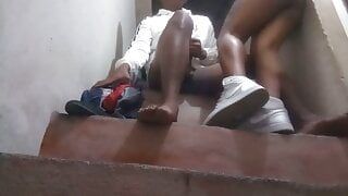 Ek ontvang my skoonsuster as sy vir ons kom kuier en ek naai haar goed tot ek haar oral uitgooi terwyl my vriendin by ma