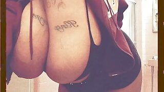 Huge tits Caramel Rozaye