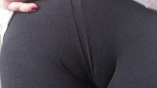 Sola en la cama,esperando…..