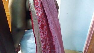 (Tamil desi saree pahne hot mall) – 45 year old neighbor aunty fucked while sweeping the house