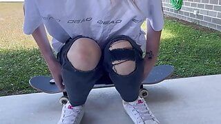 Tattooed skater girl get hard wet orgasm in public