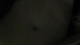 Tocandome en la escuridad