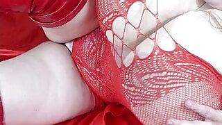 Watch Susi lying on the bed in red fishnet