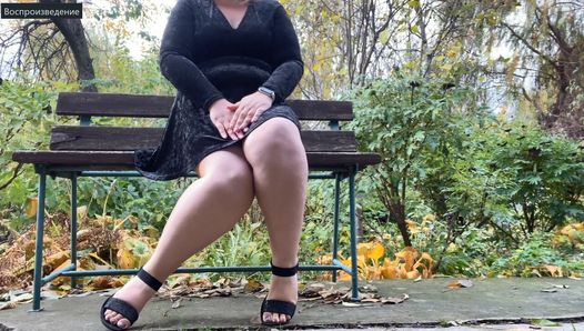 How to pee when there are a lot of people in the park? Through panties
