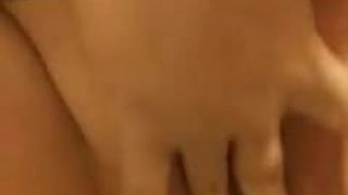 Madura se masturba con squirt al final