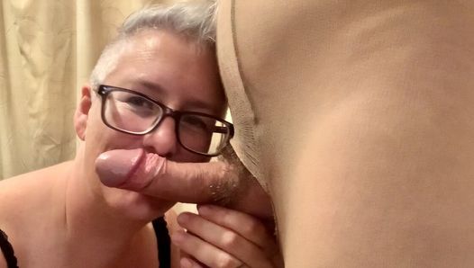 Sucking pantyhosed cock. Littlekiwi brings awesome mature homemade content, everytime.