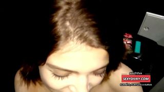 V PRDELI JSEM PISSING DIVKA V ZACHODE NA VECIRKU