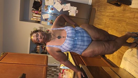 Sexy Twisting Wide Hips in my very furnished apartment