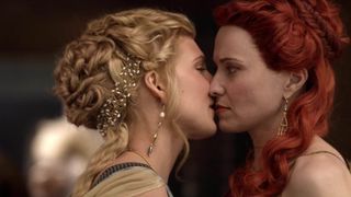 Viva Bianca and Lucy Lawless – Spartacus s1e02