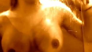 Grazi mourao nua no banho